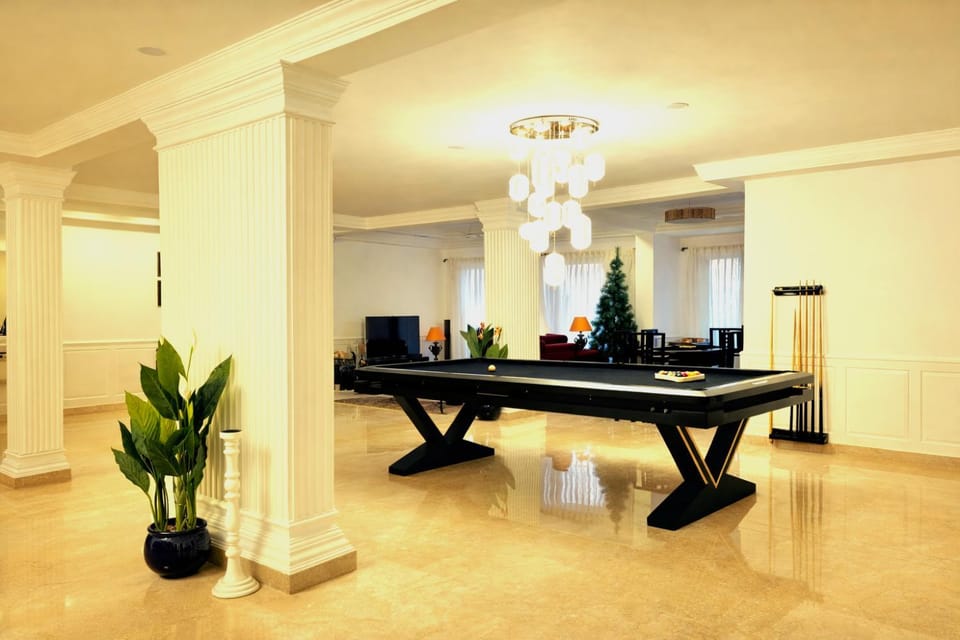 Billiard, Game Room