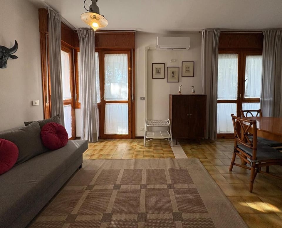 Living room, Dining area, air conditioner