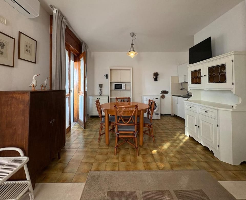 TV and multimedia, Kitchen or kitchenette, Dining area
