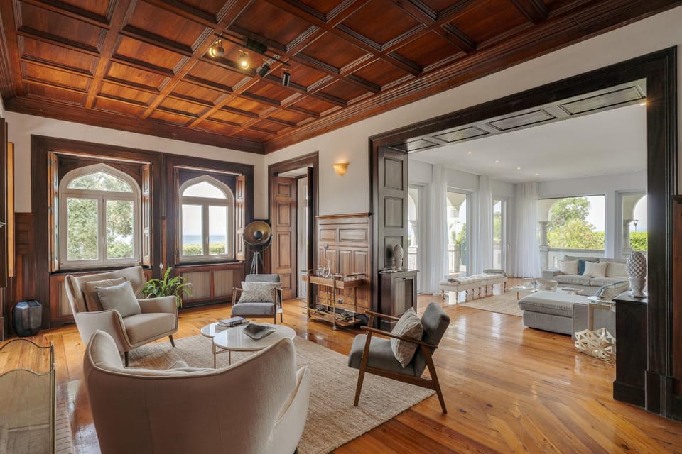 Blissful Seafront Villa in Cascais