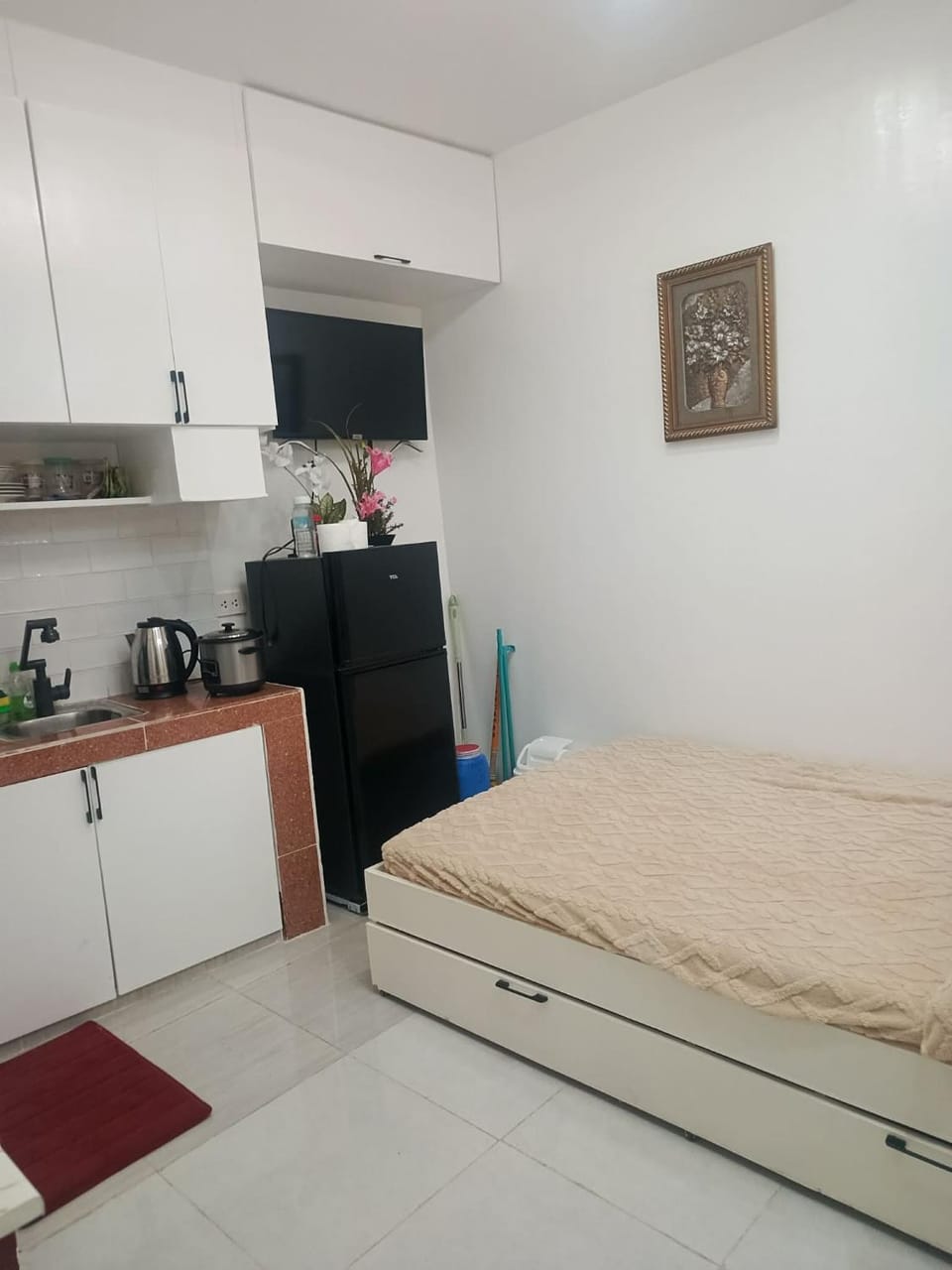 Cozy Staycation with AC & Wi-Fi Fully Furnished in Valenzuela City Bed and Breakfast in Quezon City