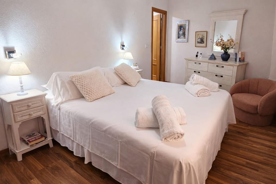 Bed, Decorative detail, Bedroom