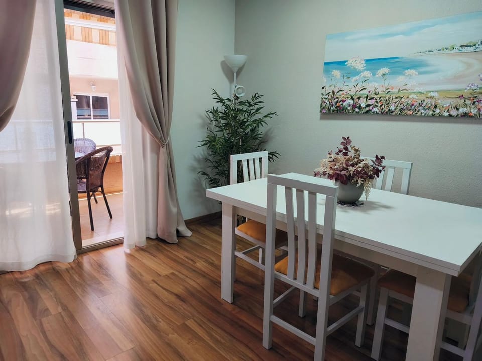 Balcony/Terrace, Living room, Decorative detail, Dining area