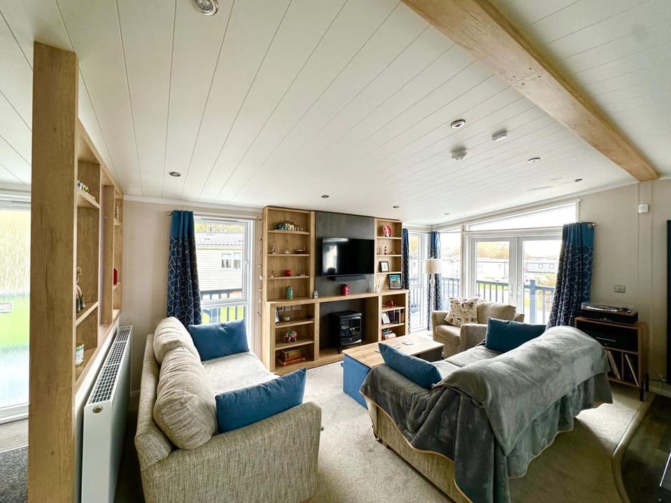 Patio, Communal lounge/ TV room, Balcony/Terrace, Living room, Photo of the whole room, Seating area