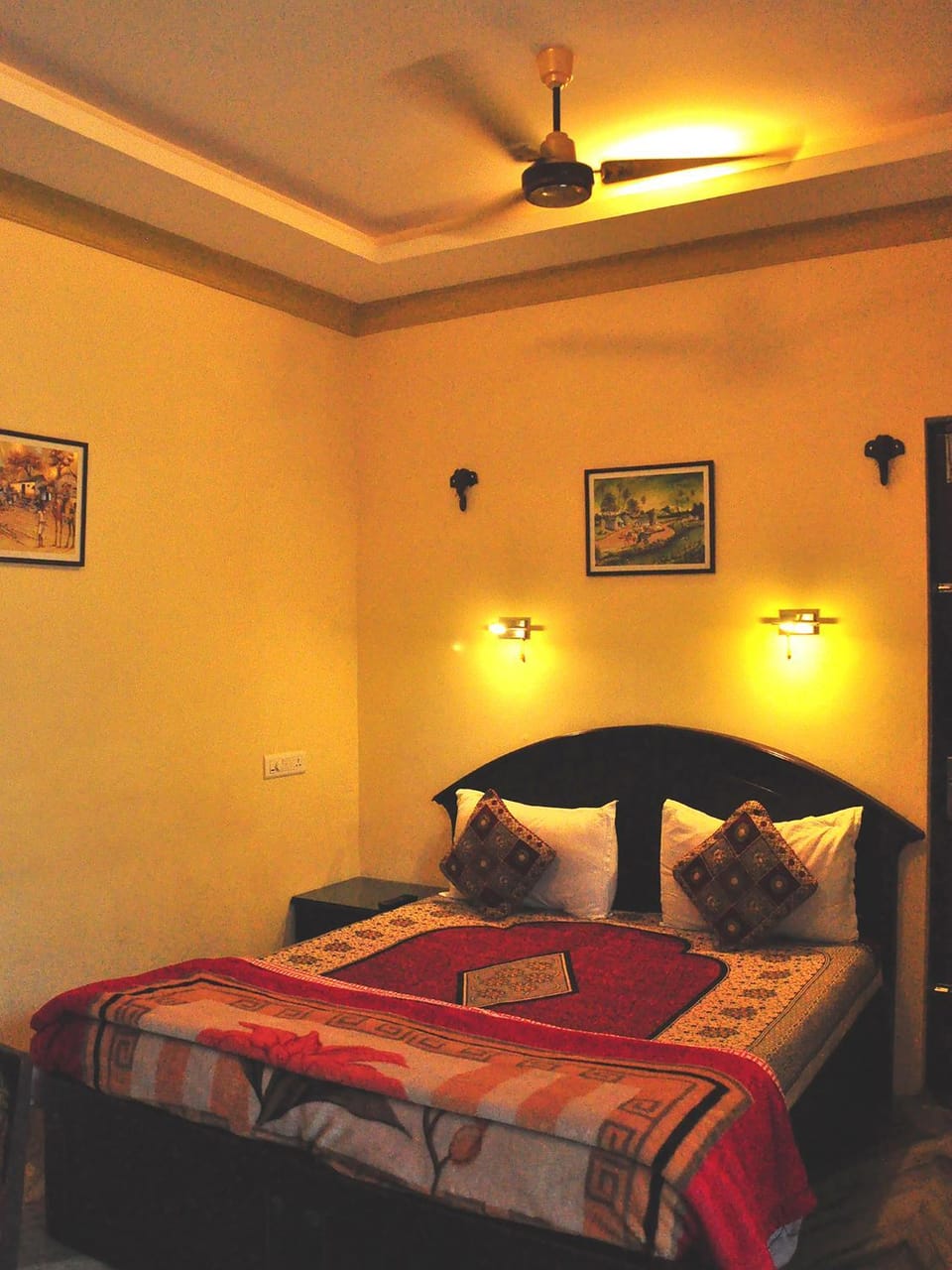 Bed, Photo of the whole room, Bedroom, fireplace, hair dryier, air conditioner, air conditioner