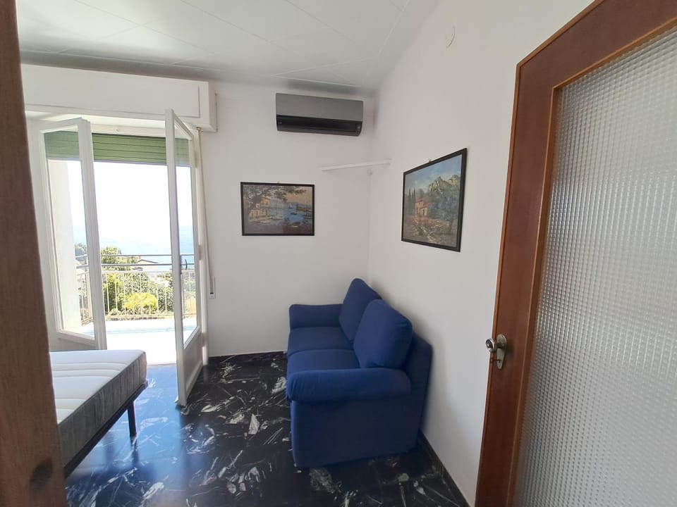 Bedroom, air conditioner