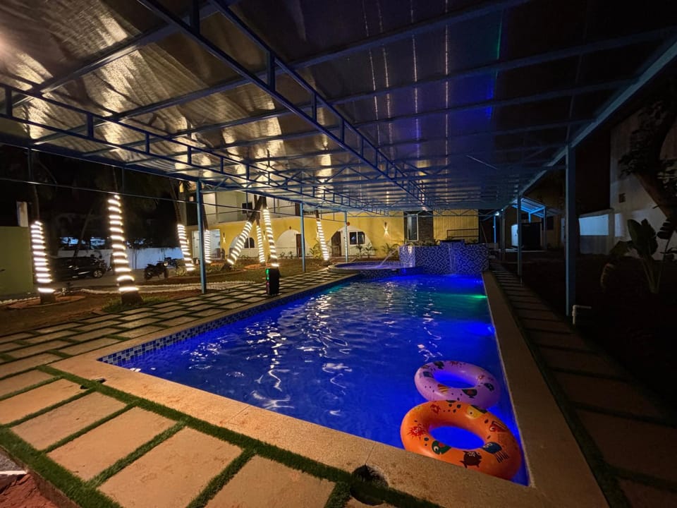 Swimming pool