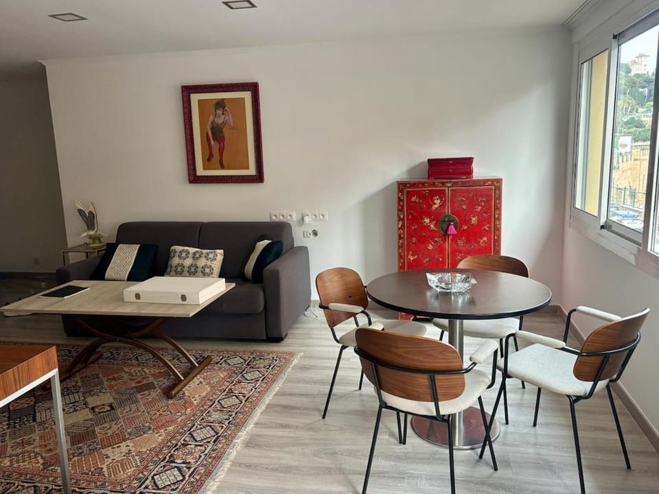 Cozy flat Steps from Monte Carlo Tennis & Beach Apartment in Roquebrune-Cap-Martin