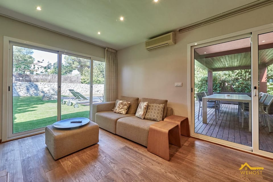 Casa con Piscina Privada, Barbacoa y Sala Juegos, Creixell House in Creixell