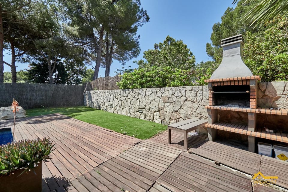 Casa con Piscina Privada, Barbacoa y Sala Juegos, Creixell House in Creixell
