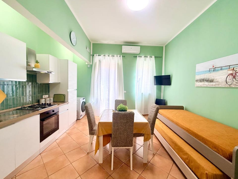 Kitchen or kitchenette, Living room, Seating area, Dining area, air conditioner