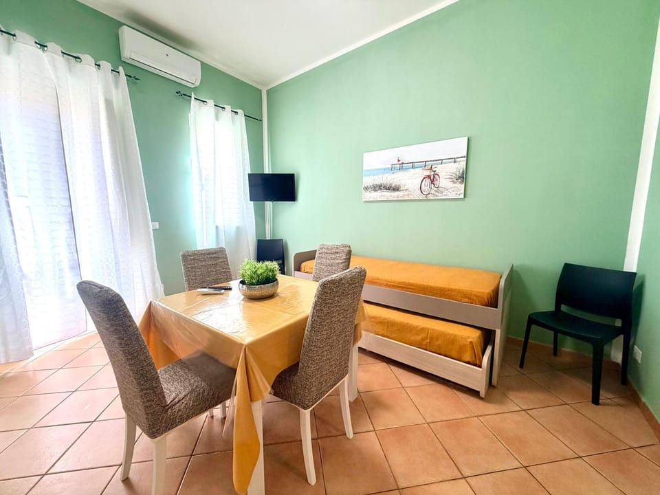 TV and multimedia, Living room, Dining area