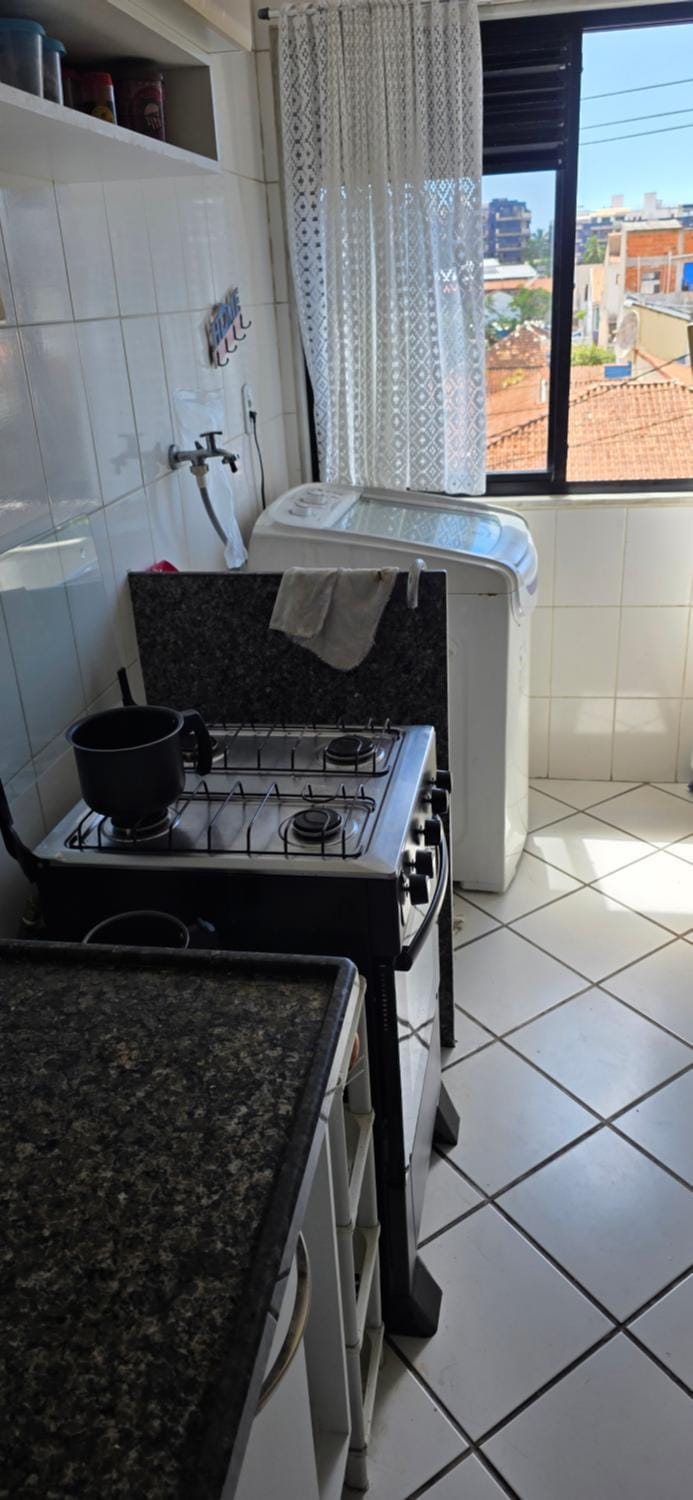 Kitchen or kitchenette, dishwasher, stove