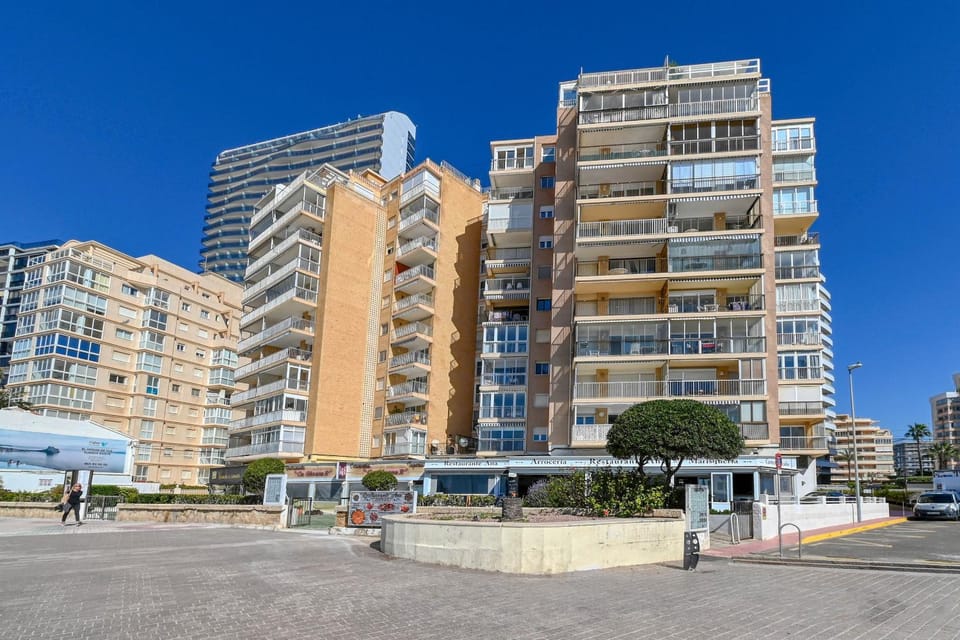 Property building, Facade/entrance, Off site