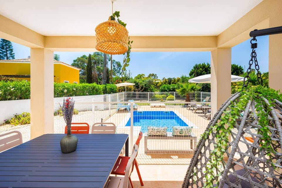 Off site, Swimming pool, Meals