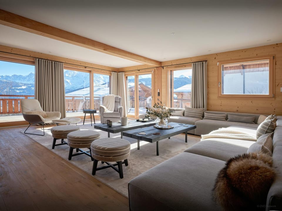 Summer, Living room, Seating area, Mountain view