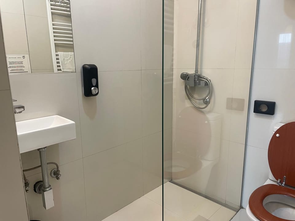 Quiet 1BR Apartment with Two Terraces in City Center Apartment in Belgrade