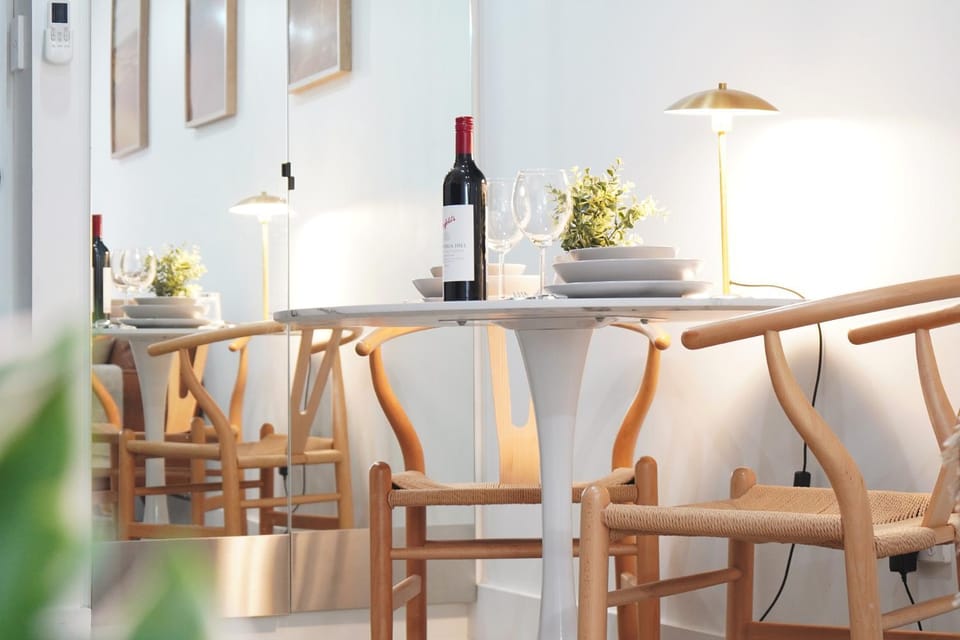 Boutique Crown Loft Studio • CBD • AC + Smart TV Apartment in Surry Hills