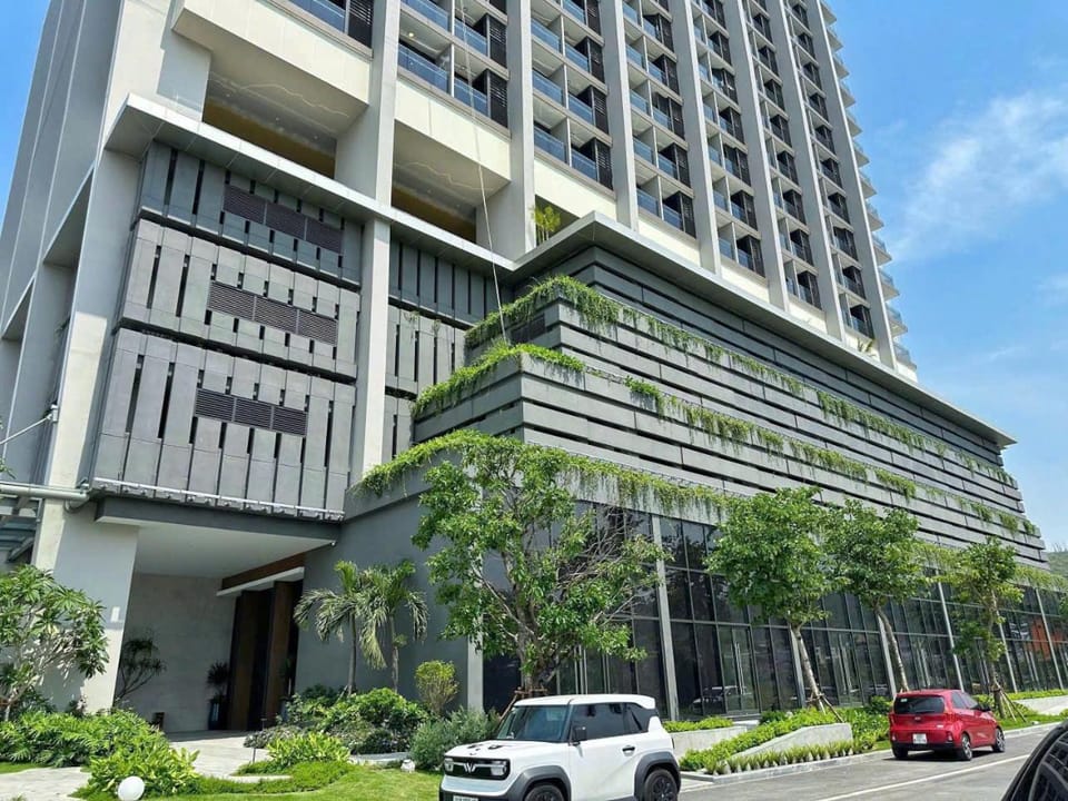 Property building, Garden, Parking