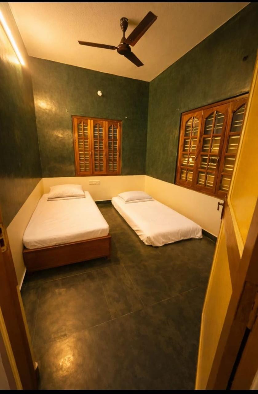 Gravity Groups Blue Lagoon Villa Bed and Breakfast in Tamil Nadu
