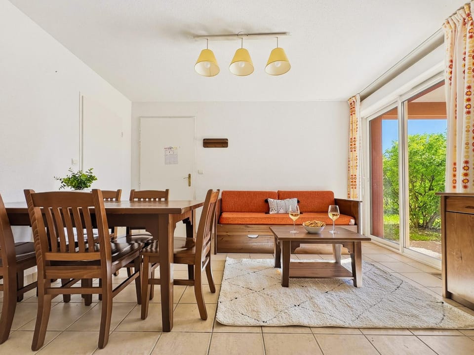 Appartement avec terrasse, piscine et ping-pong Apartment in Occitanie