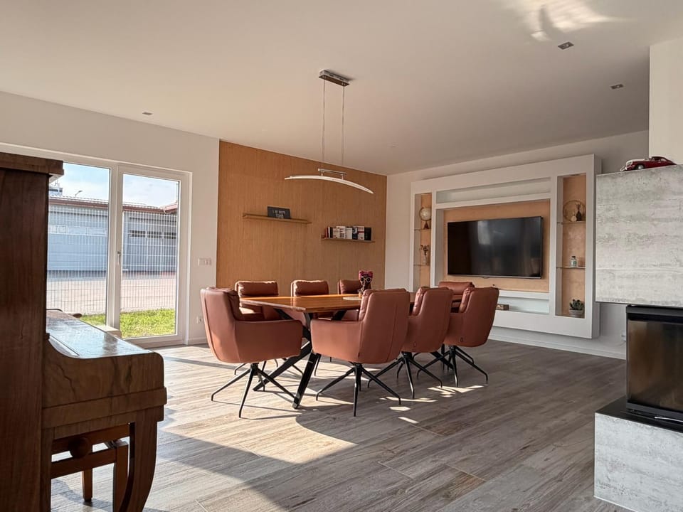 Communal lounge/ TV room, Dining area