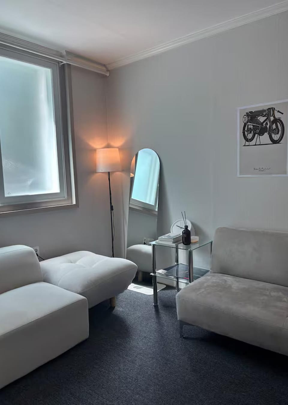 SurferHouse#평일할인#이불매일 #인테리어숙소 #4K빔프로 #시내도보 #사진맛집 Apartment hotel in Daegu
