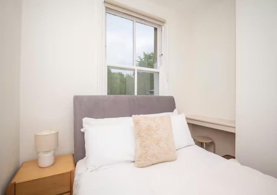 Bed, Other, Photo of the whole room, Bedroom