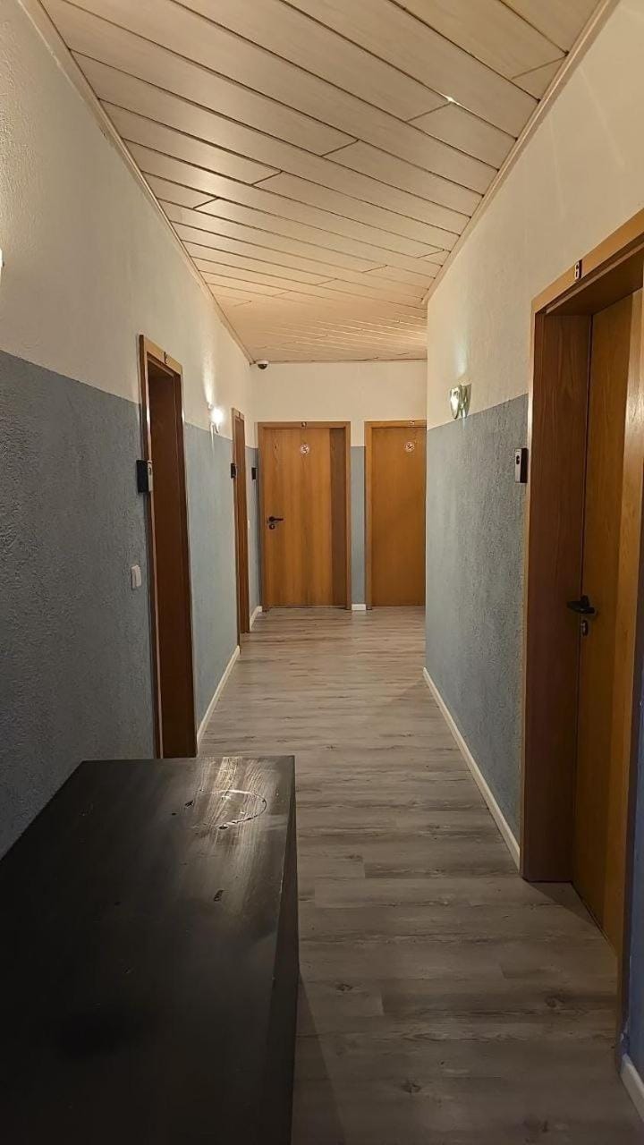 Gästehaus mit 12 Zimmern, 25 Betten, 2 Küchen, Dusche, WC und große Terrasse Apartment in Baden-Württemberg