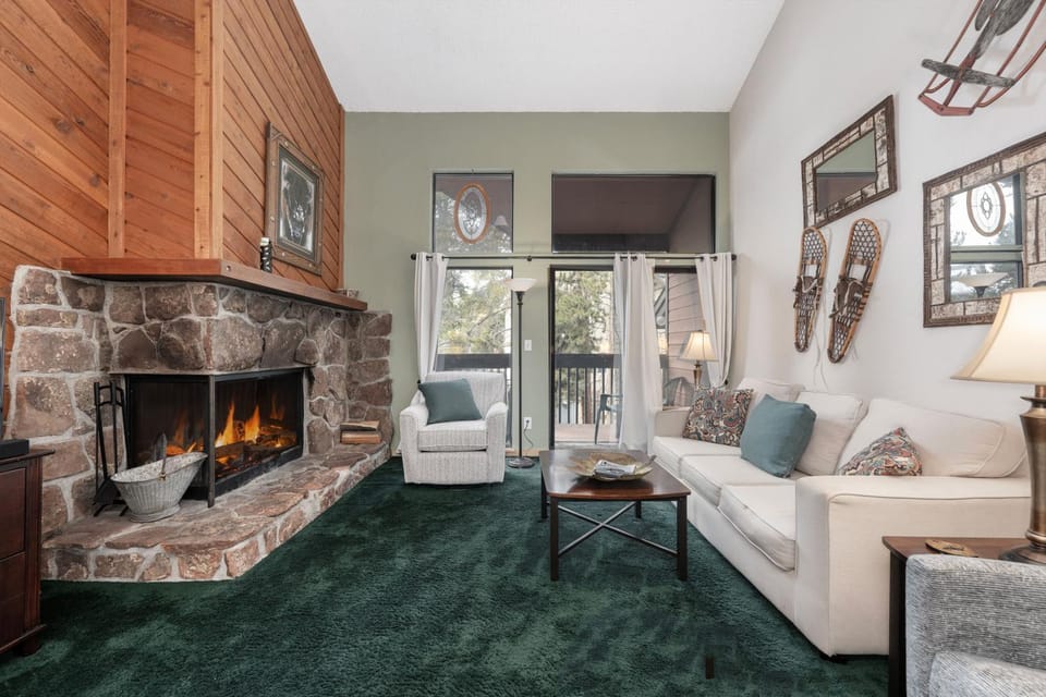 TV and multimedia, Balcony/Terrace, Living room, fireplace, furniture