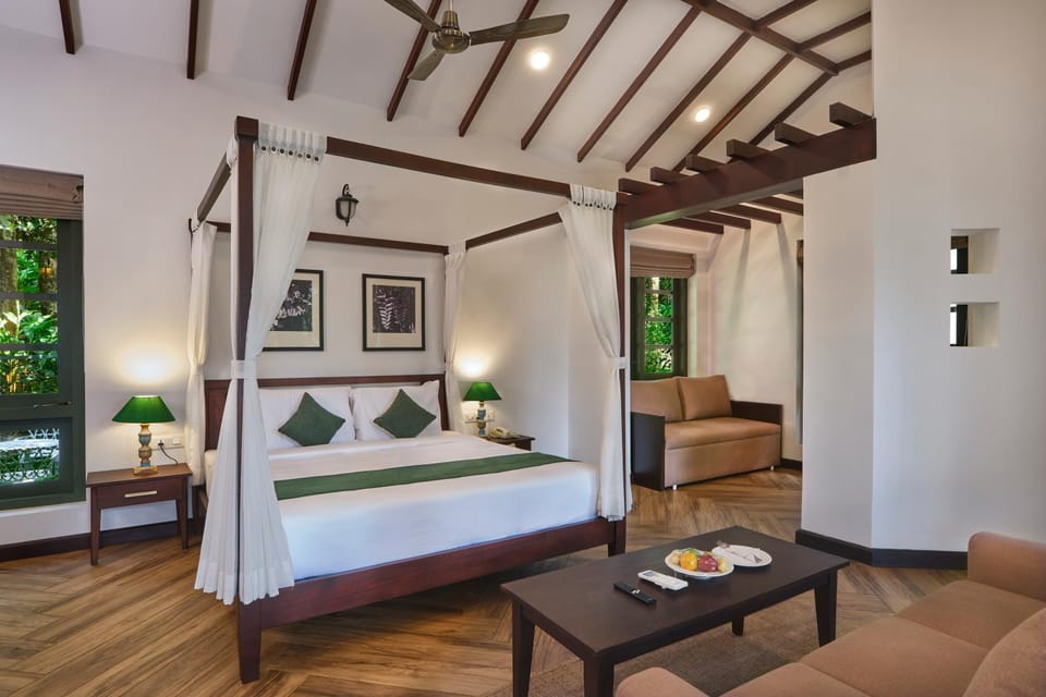 Bed, Living room, Photo of the whole room, Seating area, Bedroom