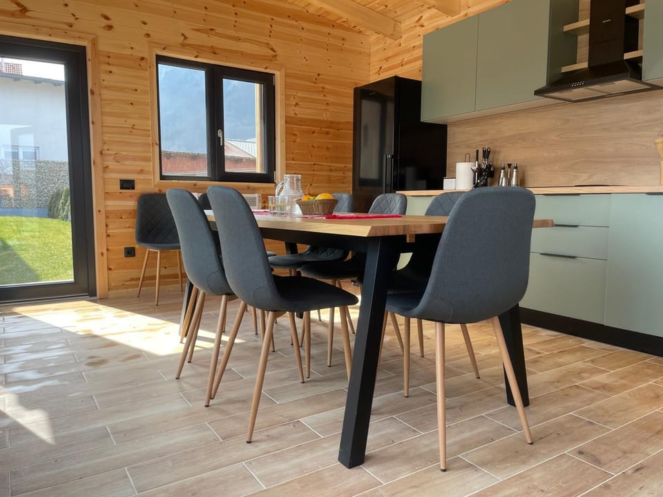 Dining area, Communal kitchen, stove, Internal: Not applicable to any particular room