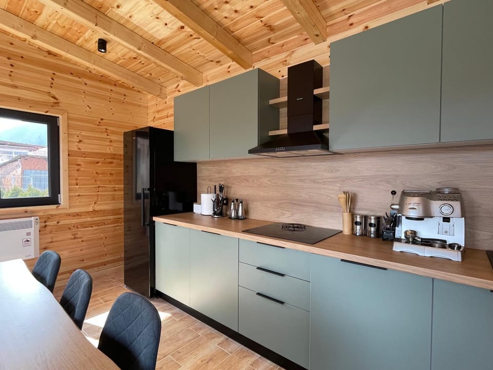 Coffee/tea facilities, Communal kitchen, stove, Internal: Not applicable to any particular room