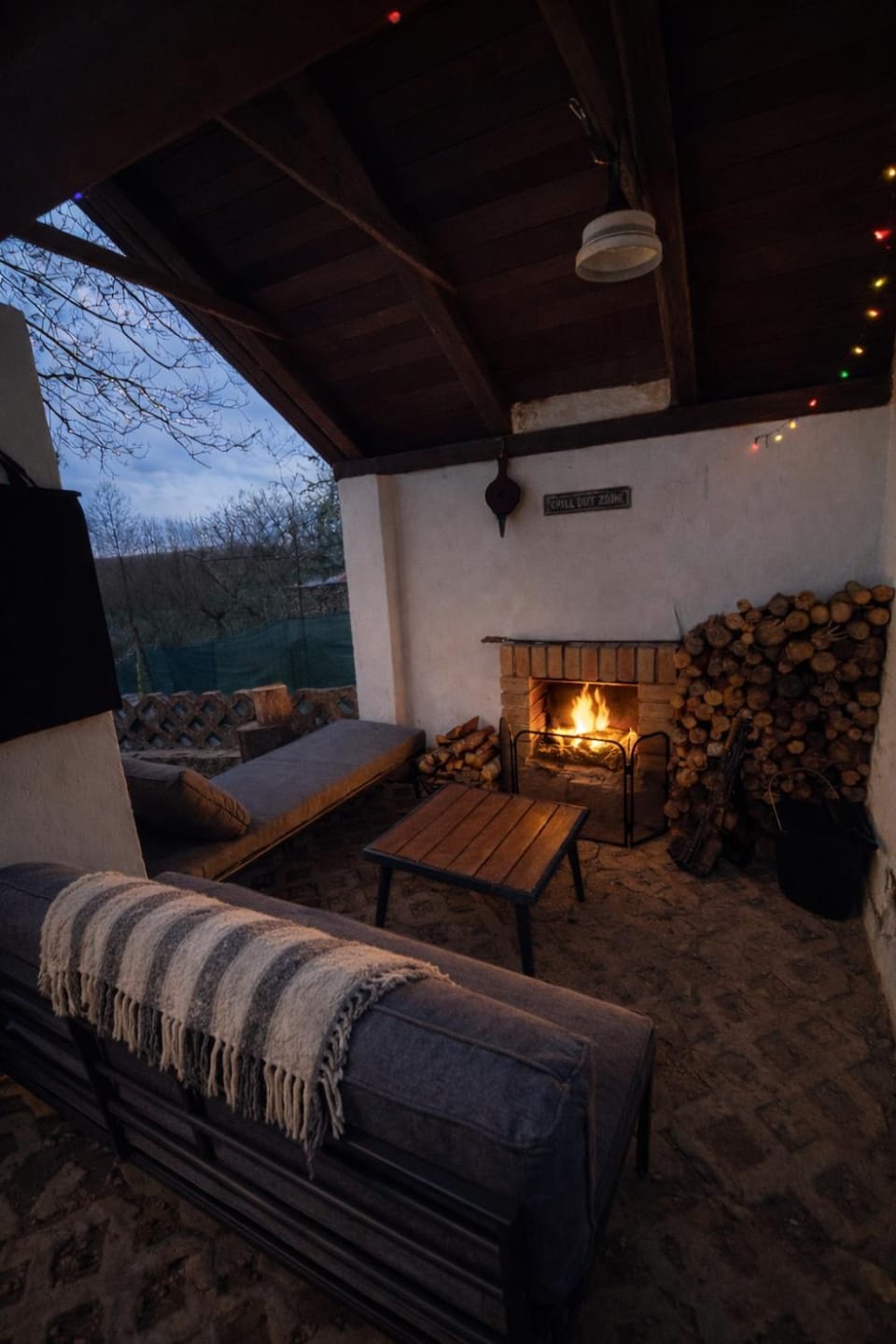 Seating area, fireplace