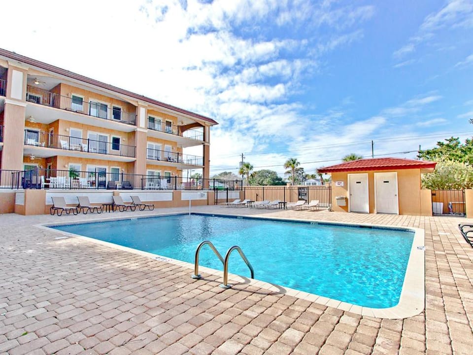Brass Rail 310 Apartment in Tybee Island