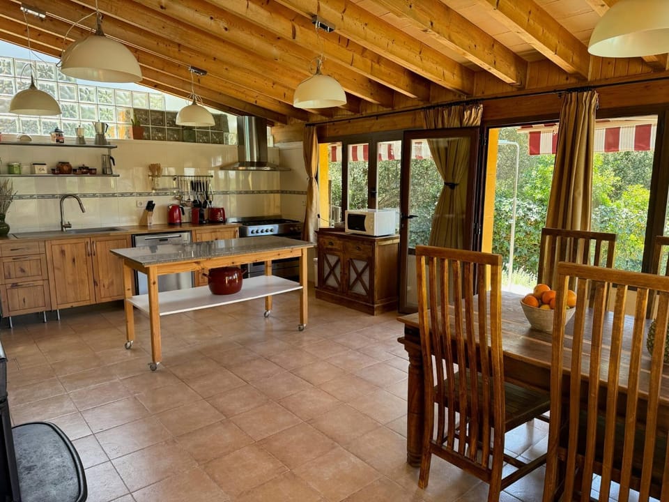 Property building, Kitchen or kitchenette, Living room