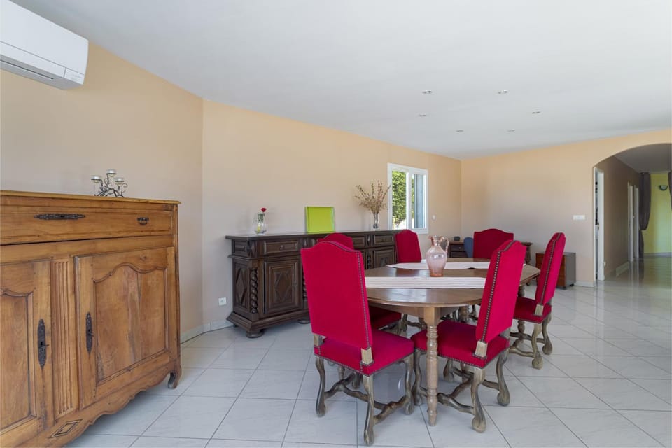 Seating area, Dining area