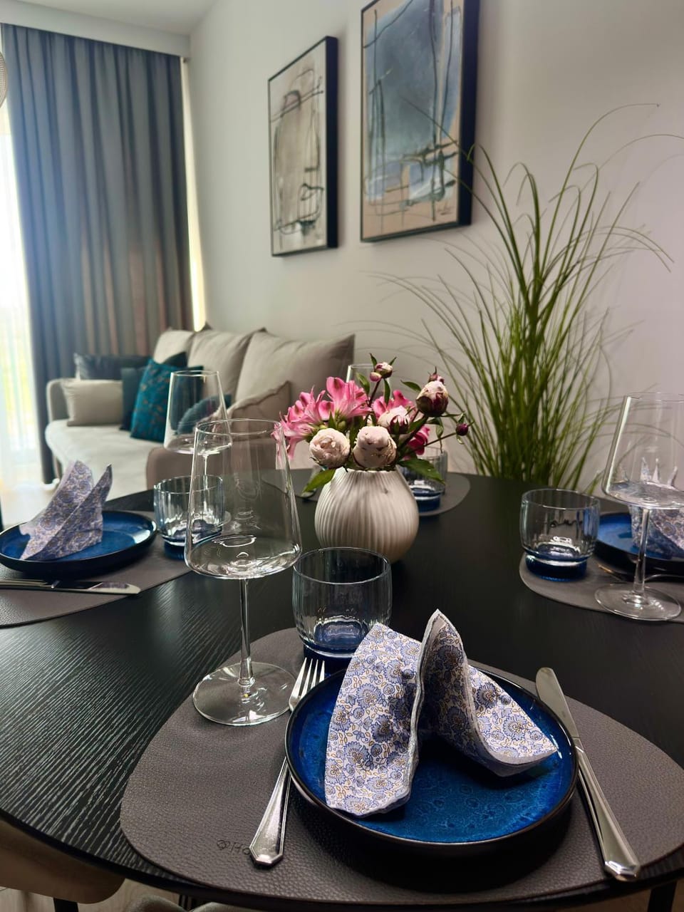 Living room, Dining area, Food