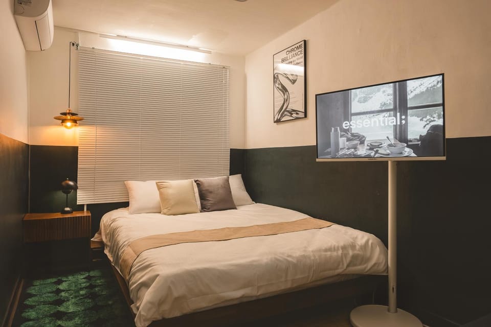 Bed, TV and multimedia, Bedroom, air conditioner