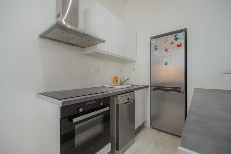 Kitchen or kitchenette, dishwasher, oven, stove
