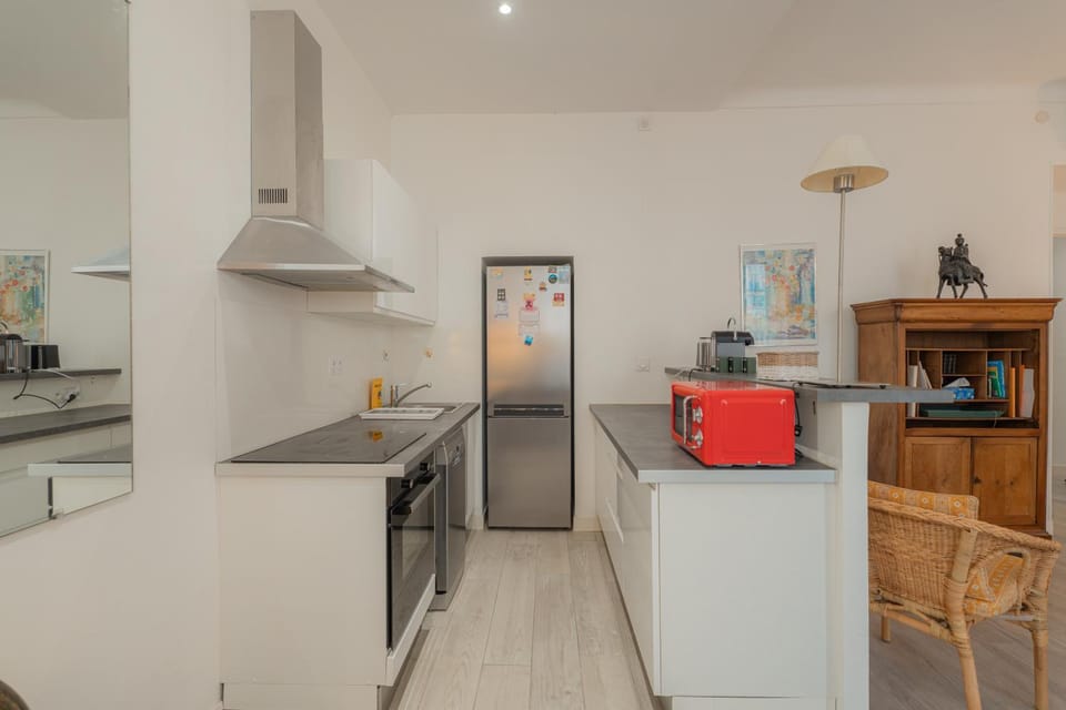 Kitchen or kitchenette, dishwasher, oven, stove
