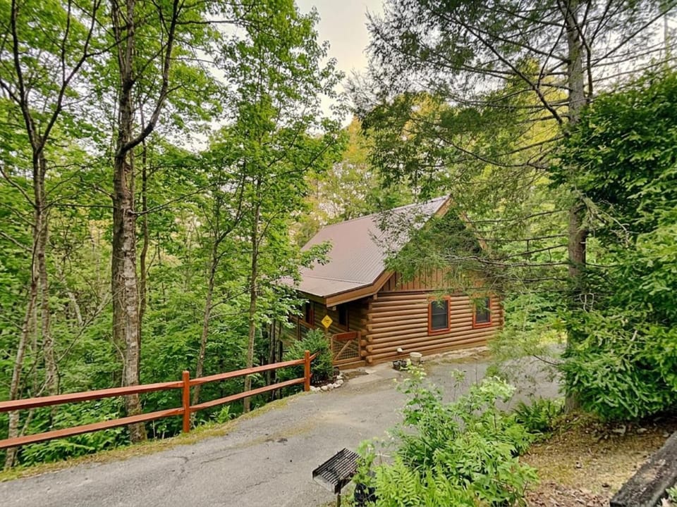 Property building, Natural landscape, Parking