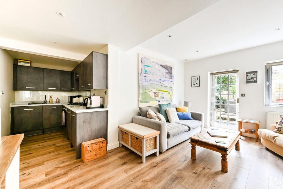 Kitchen or kitchenette, Living room