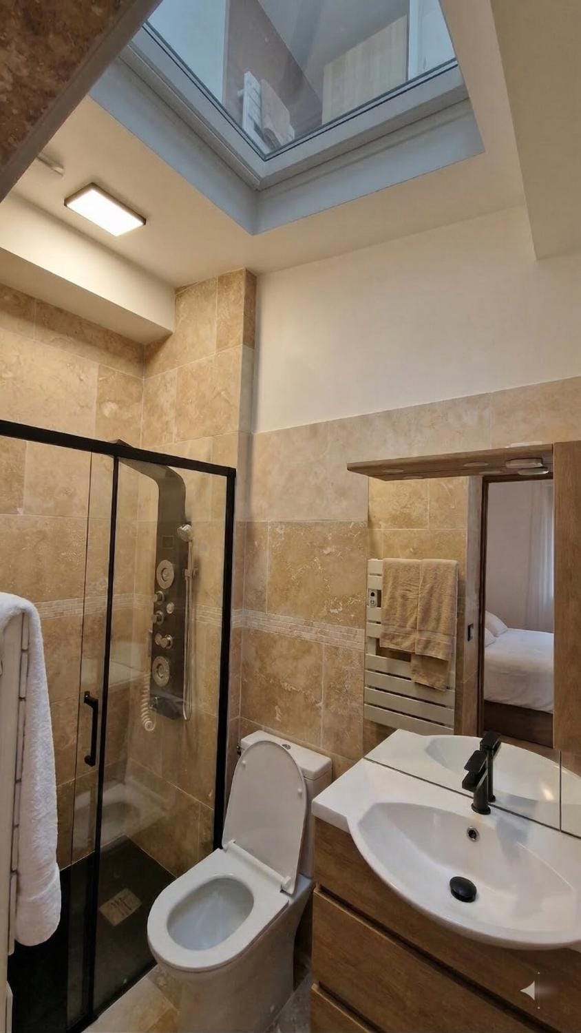 Cozy 1Bedroom Apartment Courtyard Near Buttes-Chaumont Apartment in Paris