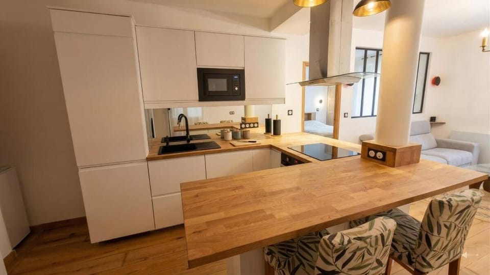Cozy 1Bedroom Apartment Courtyard Near Buttes-Chaumont Apartment in Paris