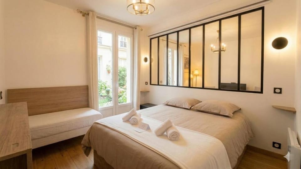 Cozy 1Bedroom Apartment Courtyard Near Buttes-Chaumont Apartment in Paris