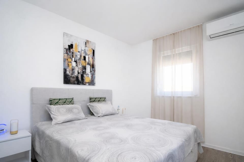 Bed, Bedroom, furniture, air conditioner