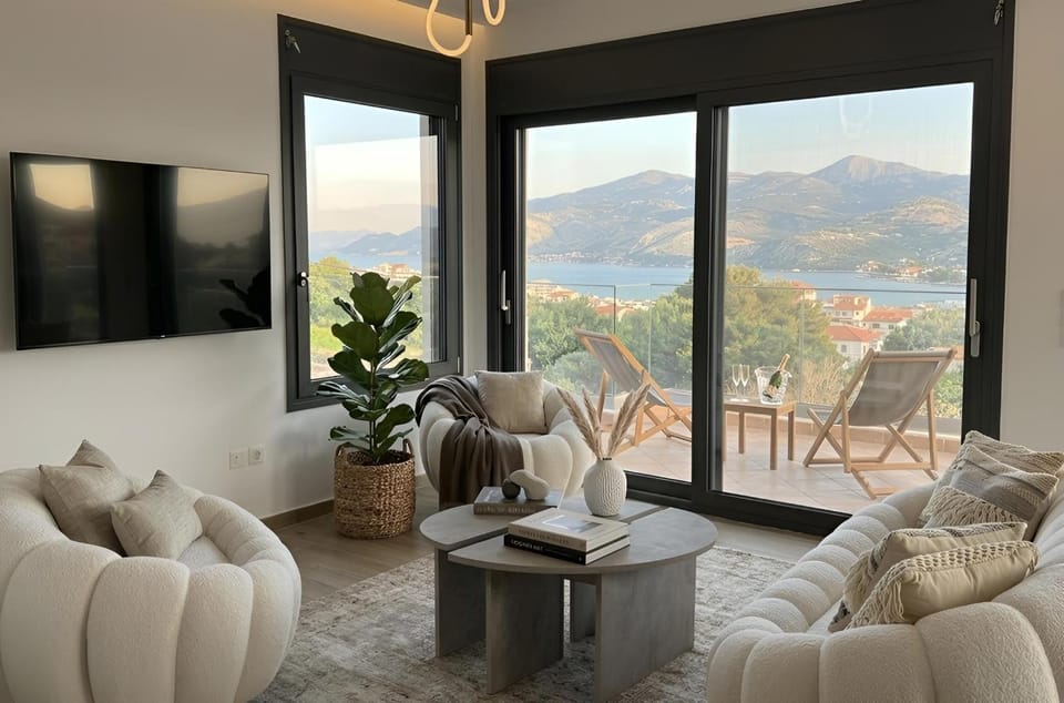 TV and multimedia, Balcony/Terrace, Living room, City view, Mountain view, Sea view