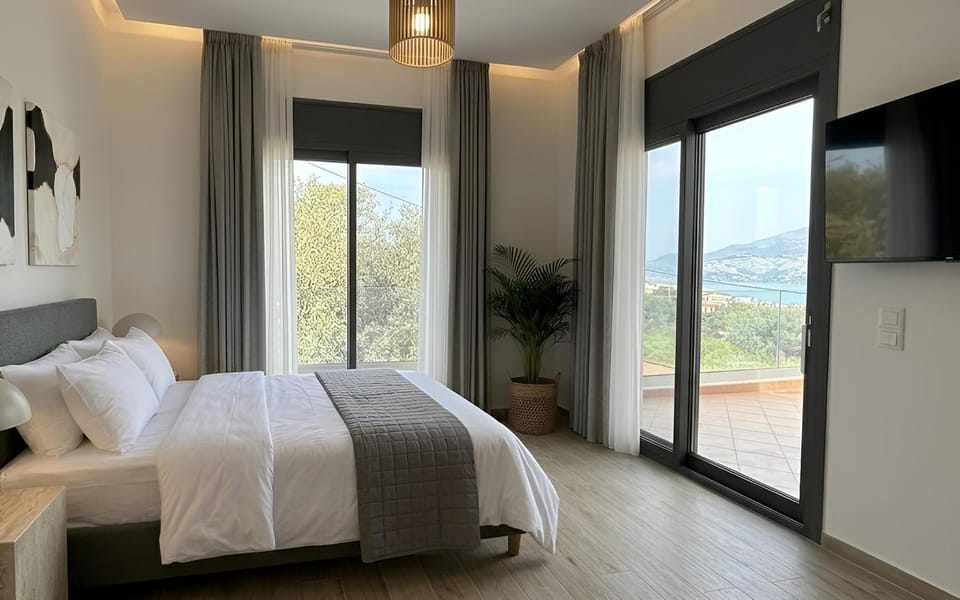Bedroom, City view, Sea view