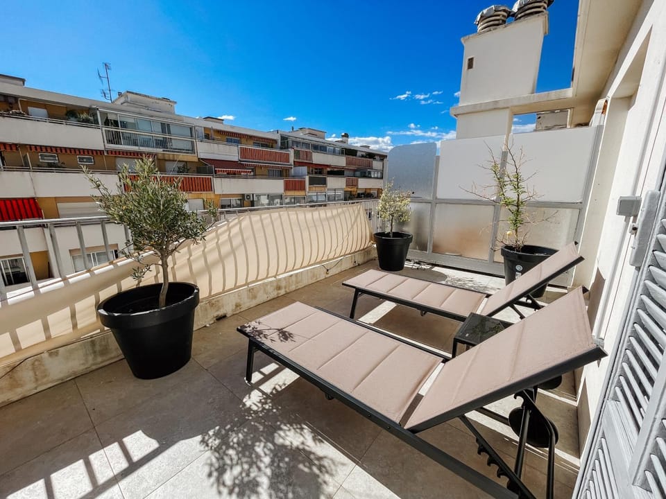 Appartement Terrasse Climatisation Parking Apartment in Nice